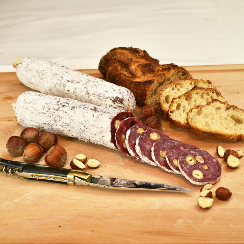Dry sliced turkey and beef speciality with hazelnuts ±300g