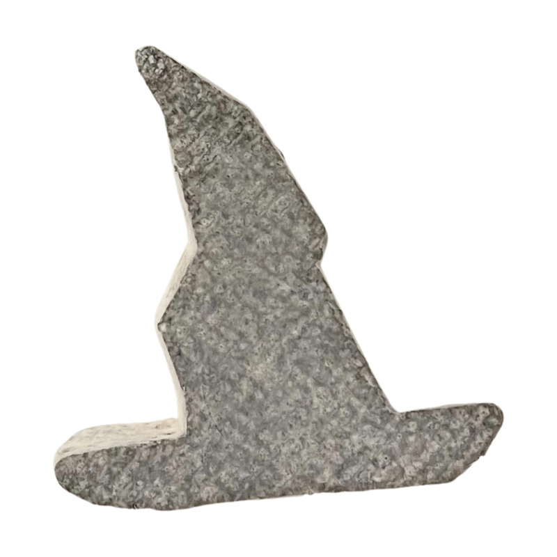 Farmhouse raw goat's cheese moulded into an ashen witch's hat 6x±80g