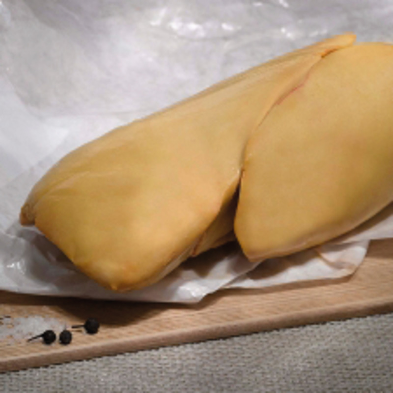 Raw de-veined duck foie gras wrapped ±350g