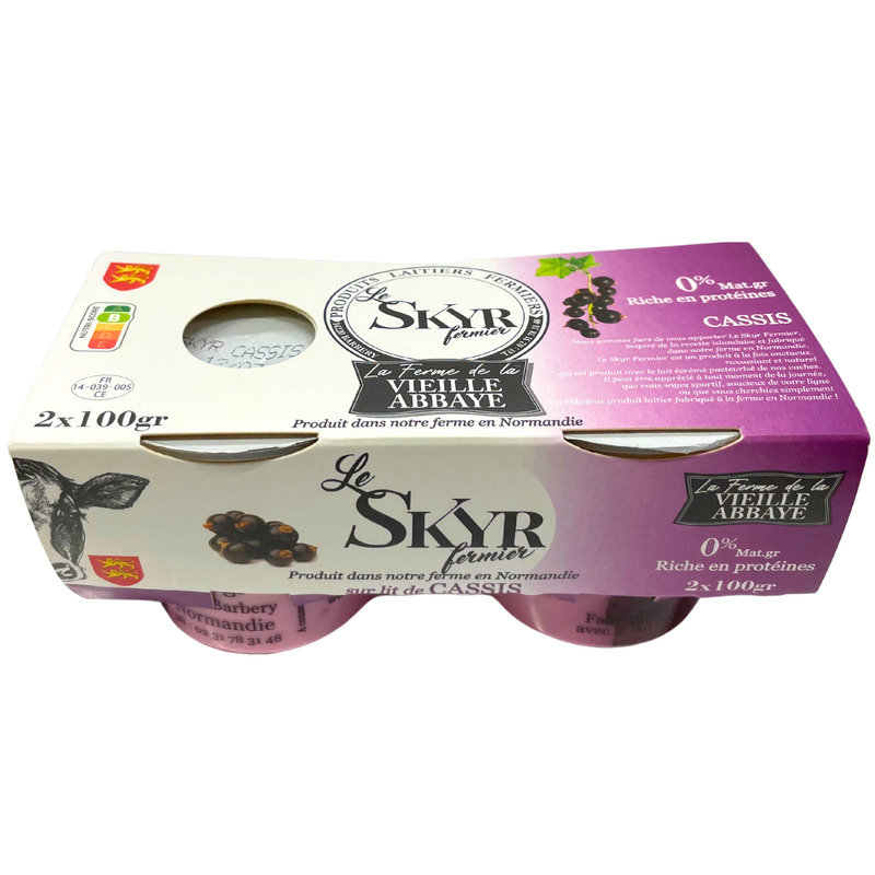Skyr farmhouse on a bed of blackcurrants 2x100g