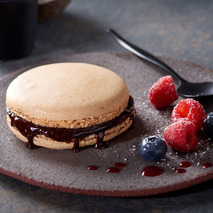 ❆ Vanilla macaroon with flowing chocolate heart 24x70g