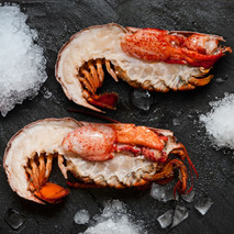 ❆ Blanched wild Canadian lobster 1/2 with shelled claws x50 ±9.5kg
