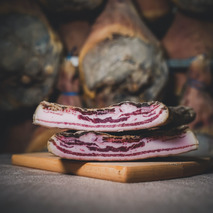 Whole dry farm-raised pork belly ±3kg