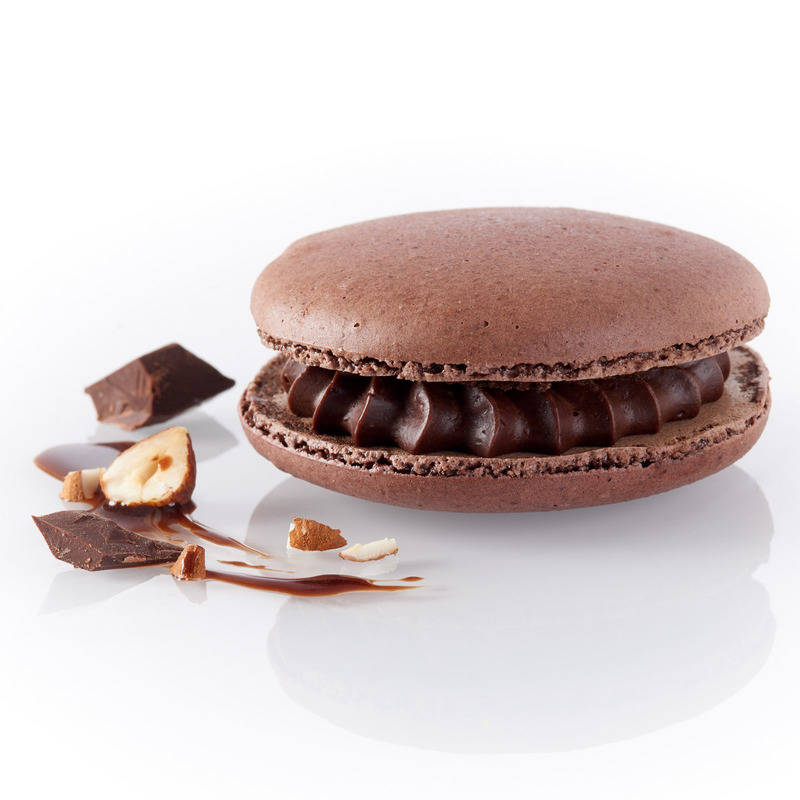 ❆ Chocolate macaroon with flowing praline heart 24x70g
