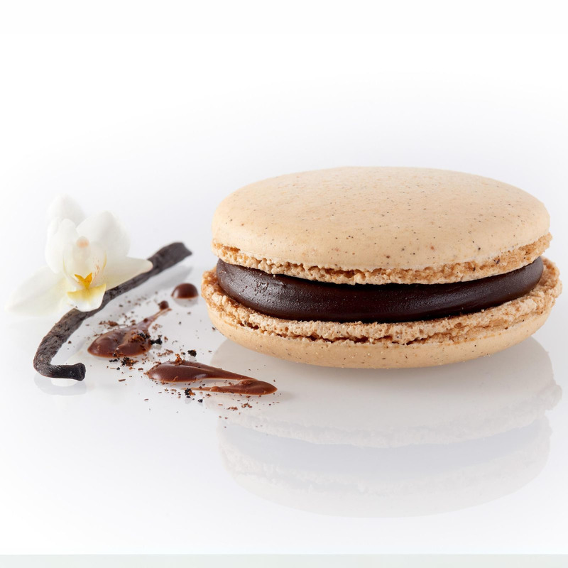❆ Vanilla macaroon with flowing chocolate heart 24x70g